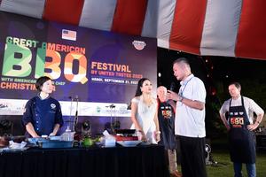 Christine Hà về Hà Nội nấu món Mỹ