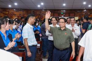 Thủ tướng Phạm Minh Chính tiếp xúc cử tri trẻ tuổi thành phố Cần Thơ