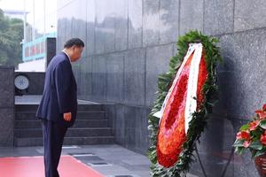 Tổng Bí thư, Chủ tịch nước Trung Quốc vào Lăng viếng Chủ tịch Hồ Chí Minh