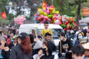 Nô nức cảnh chợ phiên cuối năm ở Cổ Loa