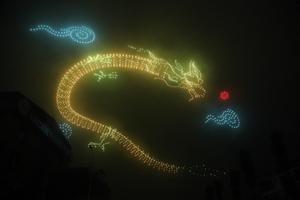 Người dân Thủ đô háo hức chờ xem đại tiệc ánh sáng giao thừa xuân Canh Thìn