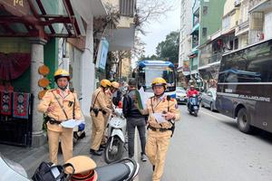 Xử lý nghiêm xe khách đón trả khách và xe ba gác hoạt động trong phố cổ