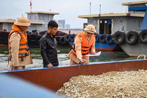 Bảo đảm an toàn giao thông đường thuỷ trên tuyến sông Hồng cuối mùa khô