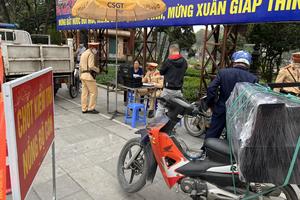 Ra quân xử lý nghiêm xe ba bánh tự chế chở hàng cồng kềnh