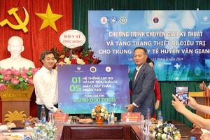 Tặng thiết bị y tế và chuyển giao kỹ thuật cho Trung tâm Y tế huyện Văn Giang, Hưng Yên