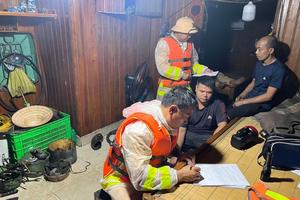 Nửa đêm bắt quả tang hành vi khai thác cát trên sông mùa lũ