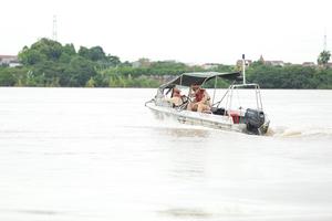 Khuyến cáo phương tiện đường thuỷ lưu thông trong mùa lũ