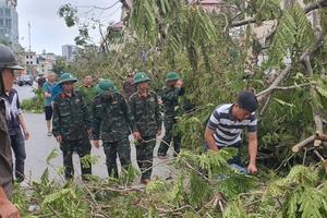 Lực lượng vũ trang Hải Phòng tiếp tục tăng cường khắc phục hậu quả bão số 3
