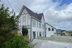 "Phải là người nhiều tiền và có thế lực mới làm được thế, ở đất Đà Lạt này..."