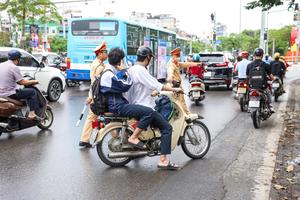 Ra quân bảo đảm an toàn giao thông cho lứa tuổi học sinh