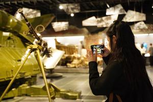 Vạn người đổ về tham quan Bảo tàng Quân sự lớn nhất Việt Nam ngày đầu mở cửa