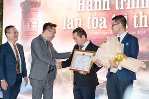 Bộ Thông tin - Truyền thông tặng bằng khen 3 thập kỷ cống hiến cho công ty First News