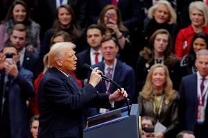 Ông Trump sẽ sa thải hơn 1.000 viên chức của chính quyền tiền nhiệm