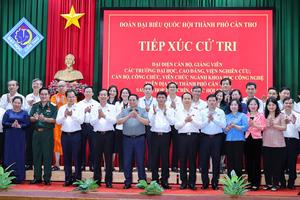 Thủ tướng tiếp xúc cử tri Cần Thơ