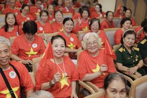 Chăm sóc người già là chủ trương đúng đắn của Đảng, được xã hội đồng tình đón nhận