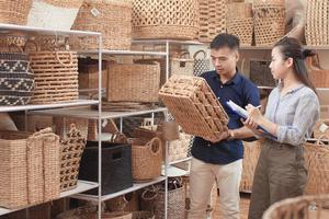 Vietnamese firms earn big from Amazon