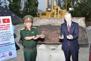 The story behind photograph of Senior Lieutenant General Nguyen Chi Vinh and former US Ambassador Ted Osius