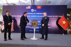 U.S. Peace Corps swears in 20 new volunteers to support Vietnam’s English language