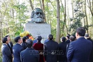 Tổng Bí thư Tô Lâm viếng mộ của  Karl Marx - Lãnh tụ giai cấp vô sản