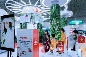 Đến Hội chợ Mùa Thu, khách tham quan được trải nghiệm công nghệ mới tại gian hàng Viettel