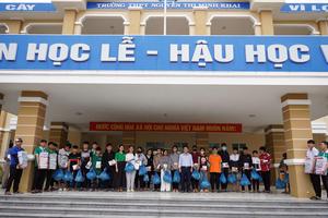 Nối yêu thương đến các điểm trường vùng lũ