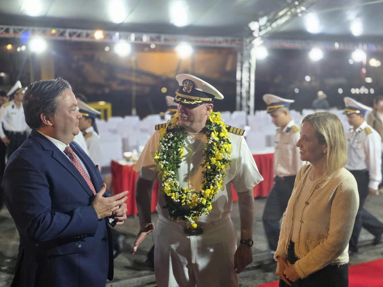 Đoàn tàu Hải quân Hoa Kỳ tới Đà Nẵng