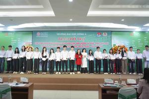 Đại học Đông Á trao 300 triệu đồng hỗ trợ sinh viên vùng lũ miền Trung – Tây Nguyên 2025