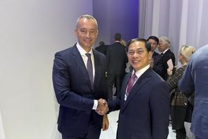 Phó Thủ tướng Bùi Thanh Sơn tham dự Lễ ký Hiến chương Hội đồng Hòa bình