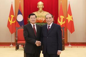 Tổng Bí thư, Chủ tịch nước Lào thăm nguyên Tổng Bí thư Nông Đức Mạnh