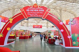 Hàng hóa đầy ắp Hội chợ Mùa Xuân 2026, sẵn sàng cho 'đại tiệc' mua sắm Tết
