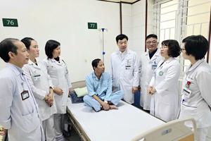 Bệnh viện Bạch Mai giành lại đôi mắt cho người đàn ông 43 tuổi đầy kỳ diệu