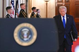 Trump leo thang thương chiến, đối mặt phản ứng trong nước và áp lực đối ngoại