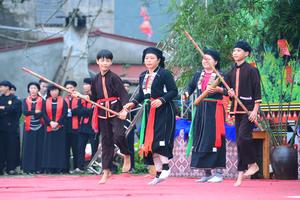 Những tiếng Tắc Xình cầu được mùa trong điệu múa người Sán Chay