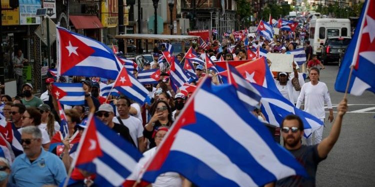 Giải pháp nào giúp Cuba vượt qua cơn khủng hoảng chính trị hiện nay?