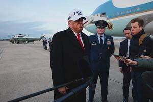 Tổng thống Donald Trump gây tranh cãi với nhận định NATO chỉ là hổ giấy