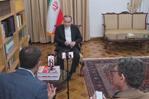 Ngoại trưởng Iran: “Đây là cuộc chiến của Mỹ”, căng thẳng Hormuz đẩy giá dầu tăng vọt