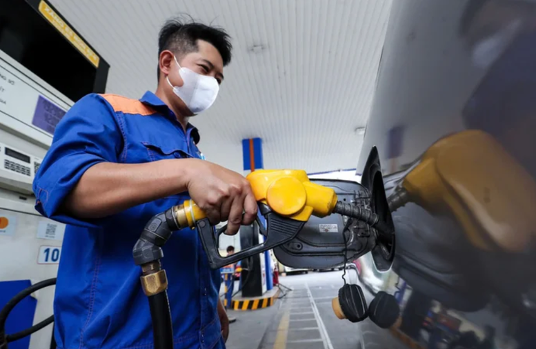 Giá xăng dầu sẽ điều chỉnh ngay khi biến động mạnh