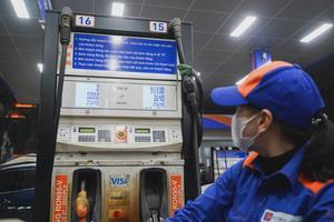 Bơm 8.000 tỷ bình ổn giá xăng dầu