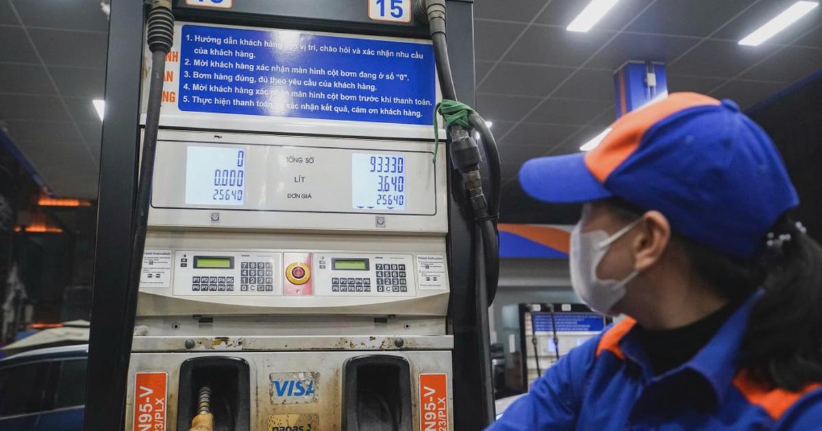 Bơm 8.000 tỷ bình ổn giá xăng dầu