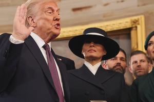 Tổng thống Donald Trump đang làm khuynh đảo thế giới