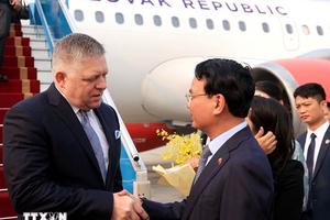 Thủ tướng Slovakia Robert Fico bắt đầu chuyến thăm chính thức Việt Nam