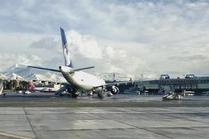 Iran mở lại không phận: Tín hiệu hạ nhiệt nhưng vẫn tiềm ẩn nhiều rủi ro