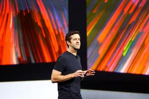 Apple chọn John Ternus làm CEO trong kỷ nguyên AI