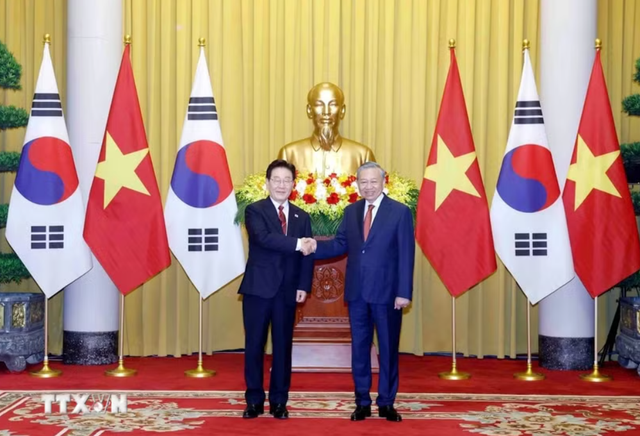 Tổng thống Hàn Quốc và Phu nhân kết thúc chuyến thăm cấp Nhà nước tới Việt Nam