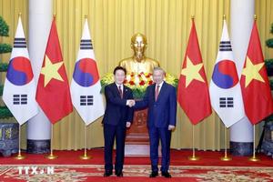 Tổng thống Hàn Quốc và Phu nhân kết thúc chuyến thăm cấp Nhà nước tới Việt Nam